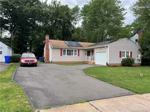 80 Brookfield Dr, East Hartford, CT 06118