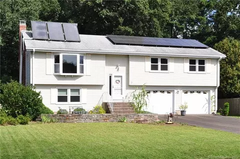 21 Broadleaf Cir, Windsor, CT 06095