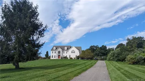 17 Hillcrest Dr, New Milford, CT 06776