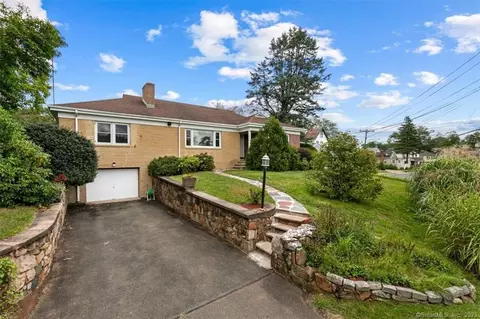 5 Walter St, East Haven, CT 06512