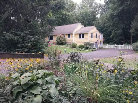 23 Ripton Rd, Shelton, CT 06484