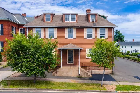 44 Washington St, Middletown, CT 06457