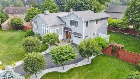 25 Bobwhite Dr, Norwalk, CT 06851