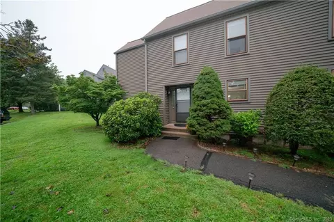 21 Danforth Ln, Rocky Hill, CT 06067