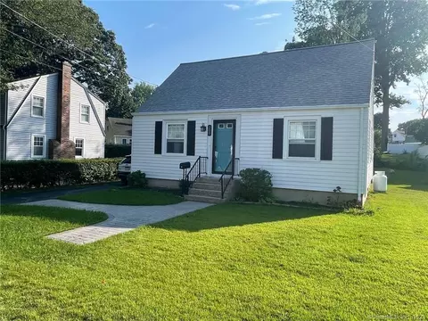 208 Shennecossett Pkwy, Groton, CT 06340