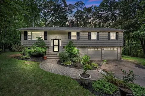 71 Old Meadow Plain Rd, Simsbury, CT 06089