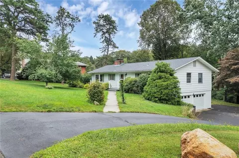 24 Laurel Hill Dr, East Lyme, CT 06357