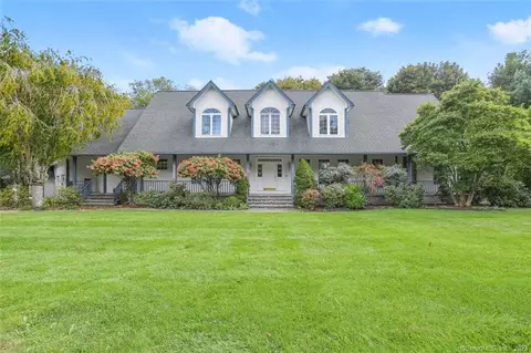 30 Amante Dr, Easton, CT 06612