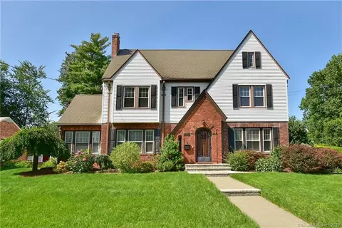78 Rockledge Dr, West Hartford, CT 06107