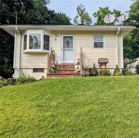 5 Rider Ave, Seymour, CT 06483