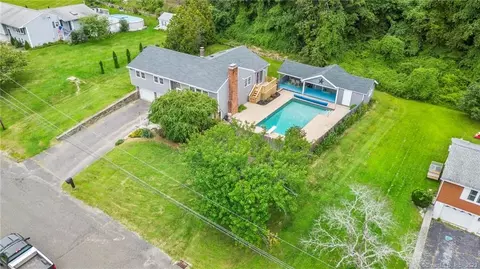 96 Algin Dr, Middlebury, CT 06762