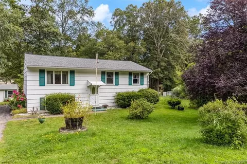 71 Meeting House Ln, Ledyard, CT 06339