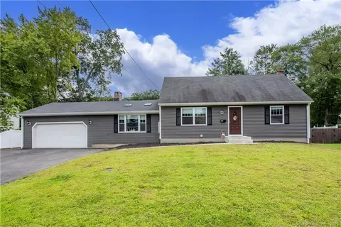 19 Burnham St, Enfield, CT 06082