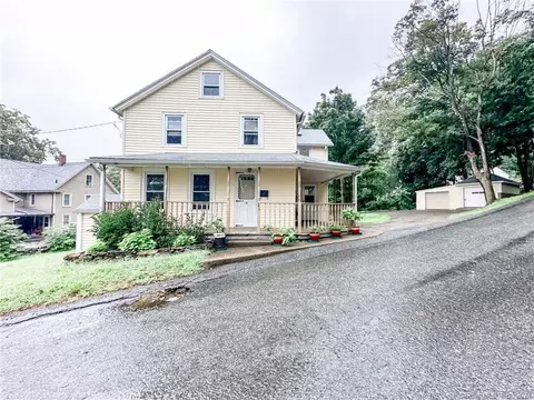 26 Nichols St, Putnam, CT 06260