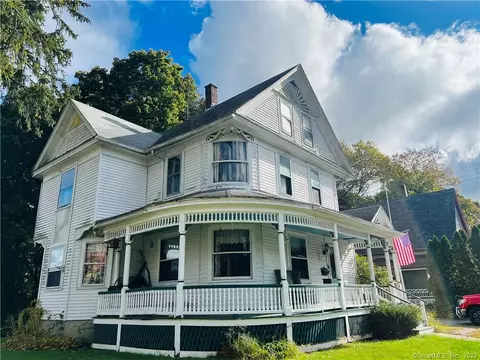 4 Charles St, Putnam, CT 06260