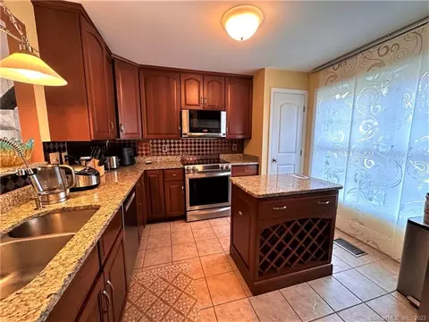 15 Freedom Way #107, Niantic, CT 06357