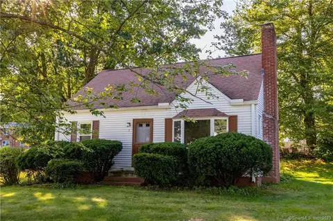 3 Dwight Rd, West Hartford, CT 06110