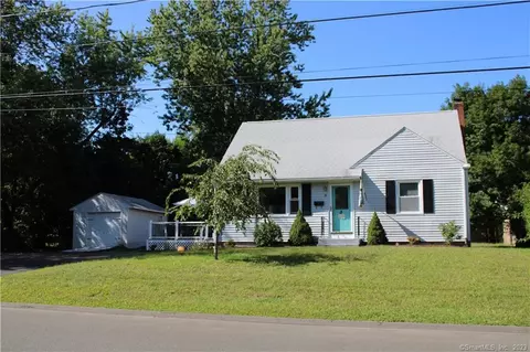 5 Play Rd, Enfield, CT 06082