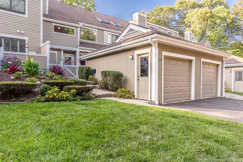 42 Country Walk #42, Shelton, CT 06484