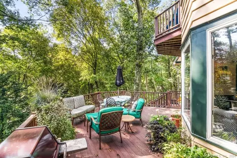 5 Sawmill Rd, Norwalk, CT 06851