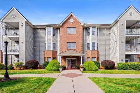 60 Cassandra Blvd #203, West Hartford, CT 06107