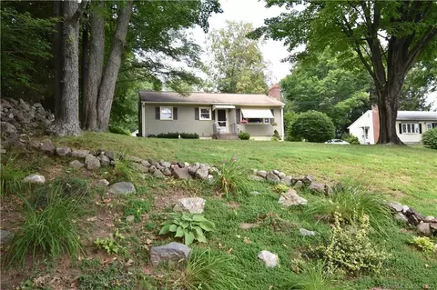 13 Knox Pl, Bristol, CT 06010