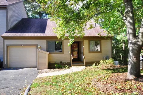 5 Overlook Ct #5, Avon, CT 06001