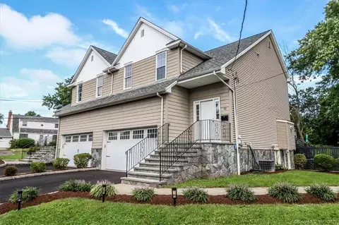40 Corinthian Ave, Stratford, CT 06615