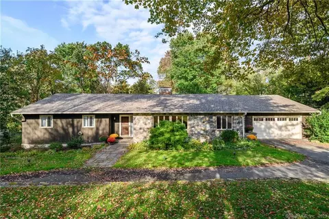 28 Fairmount Dr, Danbury, CT 06811