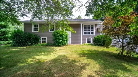40 Delwood Ave, Middletown, CT 06457