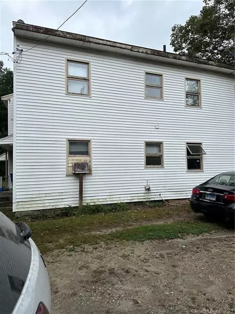 55 Walnut St, Putnam, CT 06260