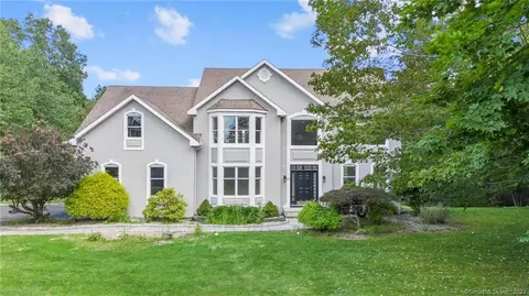 86 Riverford Rd, Brookfield, CT 06804
