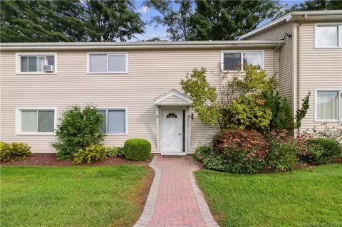 74 Washington Rd #11, Woodbury, CT 06798