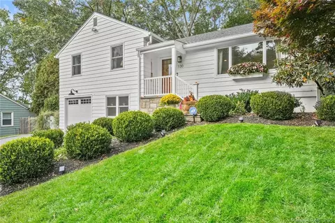 130 Ross Hill Rd, Fairfield, CT 06824
