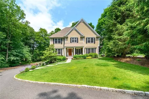 20 Mulvaney Ct, Ridgefield, CT 06877