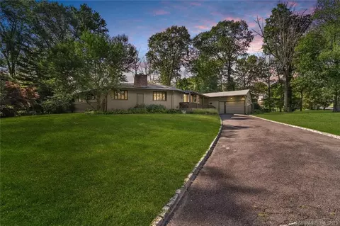 4 Blue Mountain Rd, Norwalk, CT 06851