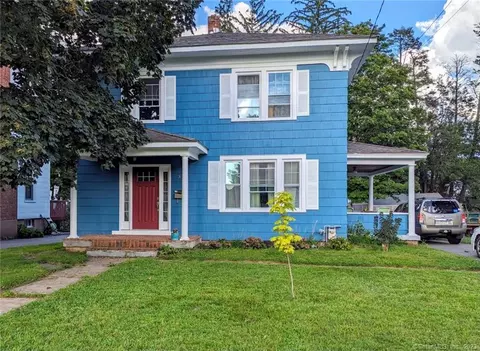 31 Brookfield St, Manchester, CT 06040