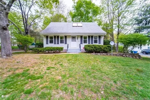177 Vineyard Rd, Hamden, CT 06517