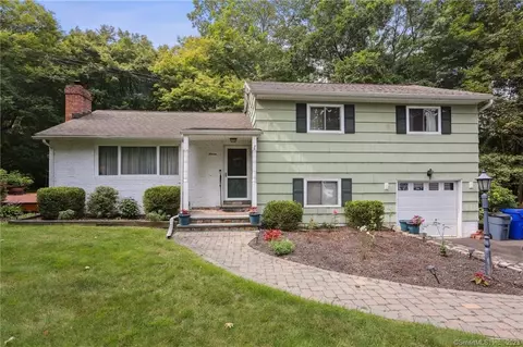 11 Saint Marys Ln, Norwalk, CT 06851