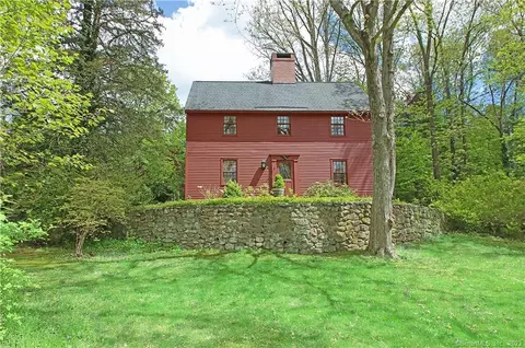 2 Signal Hill Rd, Wallingford, CT 06492