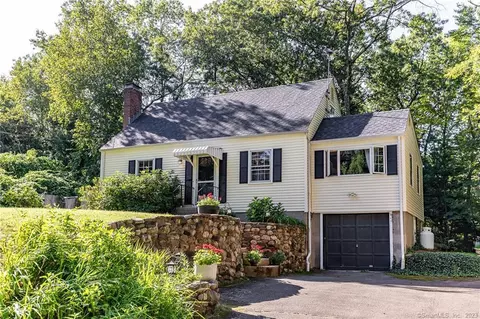 11 Woodland Dr, Granby, CT 06035