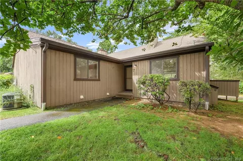 374 Piute Ln #A, Stratford, CT 06614