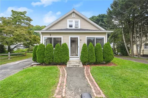 17 Bostwick Pl, New Milford, CT 06776