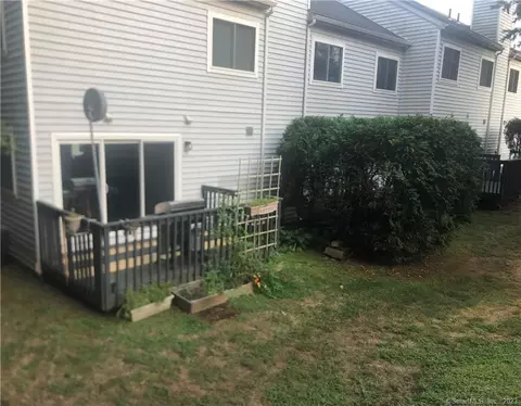 17 Wooded Heights Dr #17, Cromwell, CT 06416