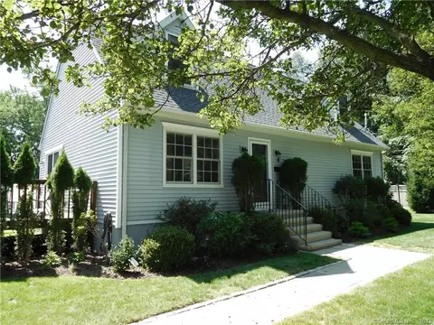 4 Yost St, Norwalk, CT 06854