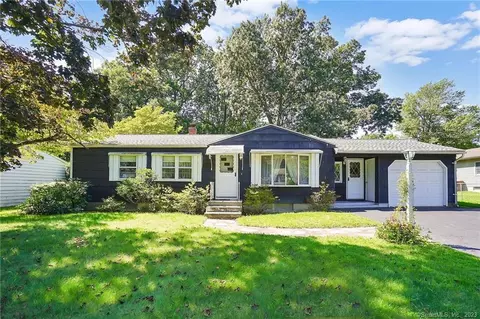 2 Tanglewood Ave, Enfield, CT 06082