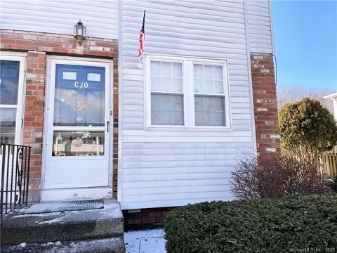 10 Bradley Cir #C-10, Enfield, CT 06082