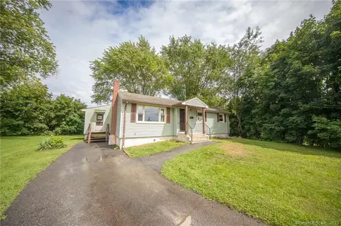 10 Mark Trl, Groton, CT 06340
