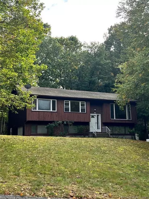 6 Webster Rd, East Lyme, CT 06333