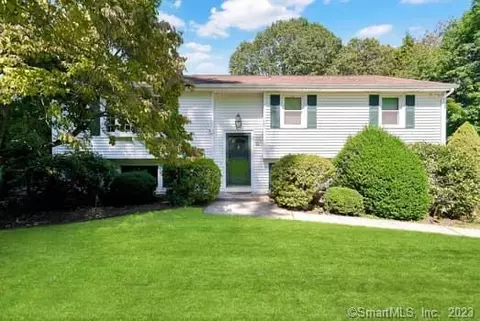 22 Mcnabola Ln, Wallingford, CT 06492
